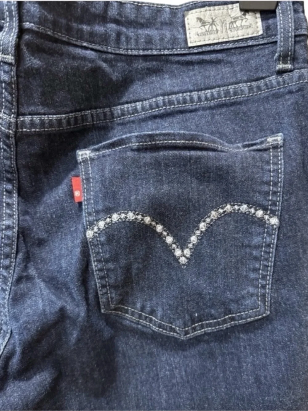 Levis waist rise 28